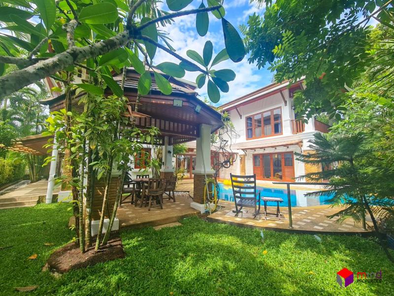 4+1 bedrooms villa on a large corner plot for sale in Phuket Boat Lagoon Complex.