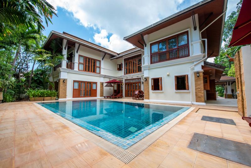Pool villa 4 bedrooms for rent in Phuket Boat Lagoon near Finnway and BISP