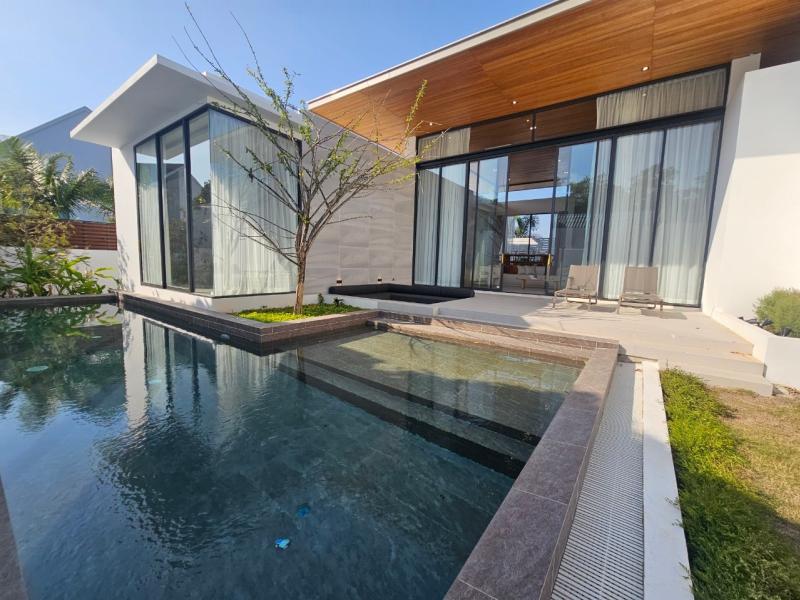Modern One Storey Pool Villa near Boat Avenue for Sale