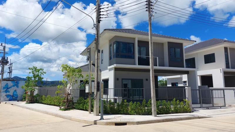 Corner house for sale at Supalai Lake Ville