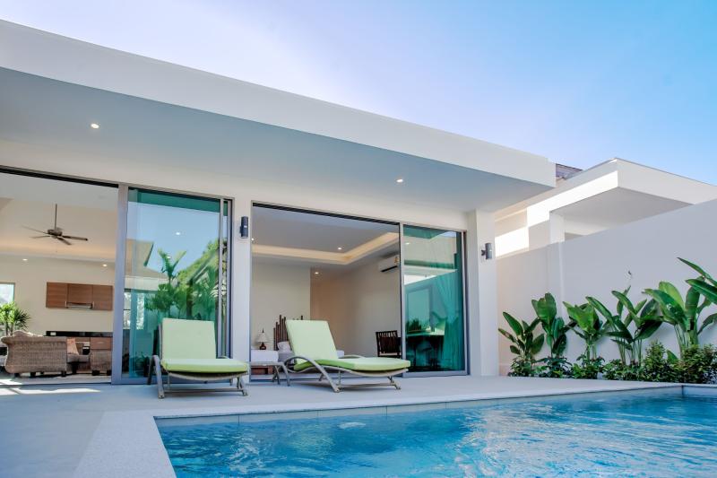 2 Bedrooms pool villa for rent at Rawai