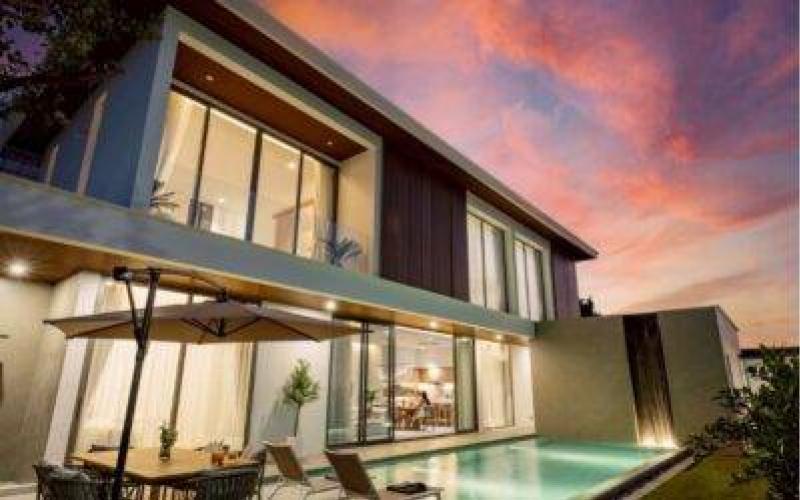 Modern tropical 4 bedrooms pool villas for sale in Rawai Phuket Thailand