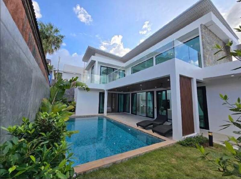 Modern villa with private pool for sale at Rawai